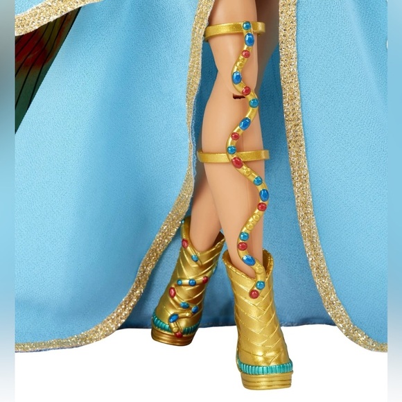 L.O.L. Surprise O.M.G. Fierce Limited Edition Collector Cleopatra Doll - Picture 7 of 11
